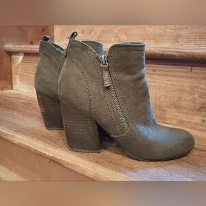 Crown Vintage Taupe Ankle Boots 7 1/2